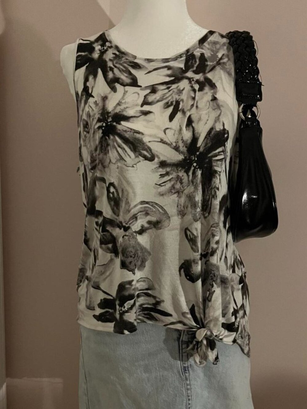 vera wang black and white floral tank top with tie front detail